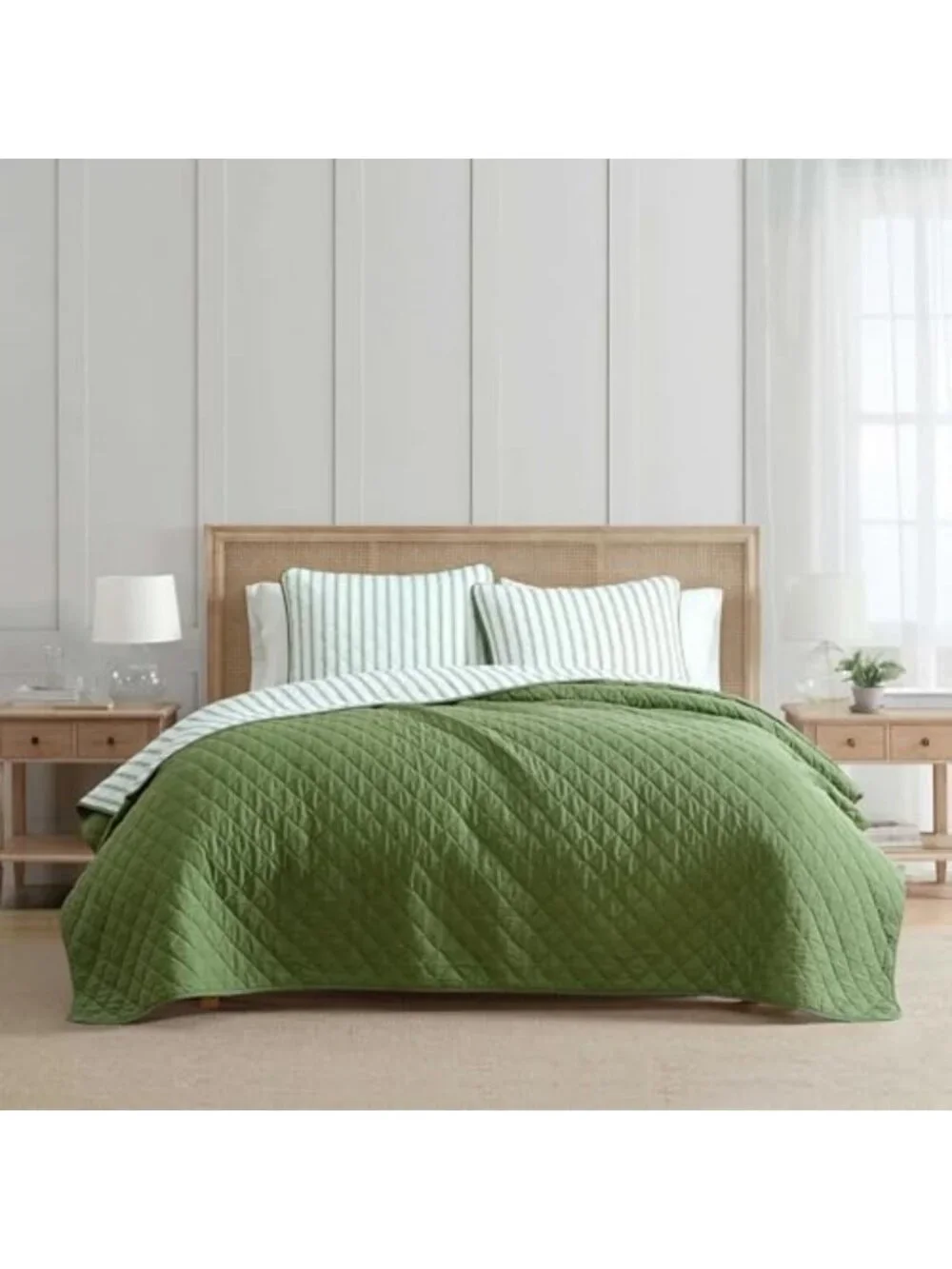 Lightweight King Quilt Set - 3-Piece Bedding Set for Cozy Home Decor